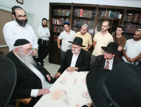 תורה חגרי שק  הלך לעולמו הגאון הצדיק הרה``ג  חיים גריינמן זצוק``ל - פרופיל מקיף לדמותו של מנהיג דרכו האחרונה של גדול תלמידי מרנא החזו``א זצ``ל 