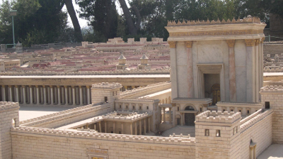 בית שני חרב מפני שנאת חינם, זאת כולנו יודעים. חייבים לזכור ש"כל שלא נבנה בית המקדש בימיו, כאילו נחרב בימיו", כל עוד לא נתקן את שנאת החינם, אין סיבה שבית המקדש השלישי יבנה.
